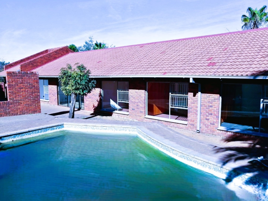 To Let 4 Bedroom Property for Rent in Heuwelsig Free State